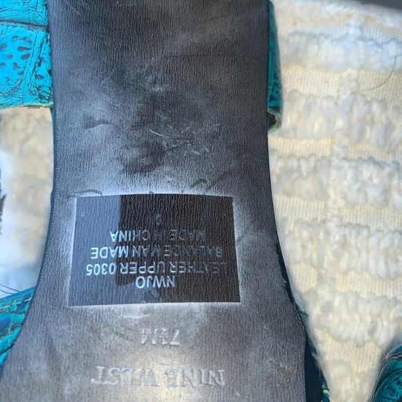 NINE WEST TURQUOISE CROCO LEATHER STRAPPY SANDALS - Picture 6 of 7